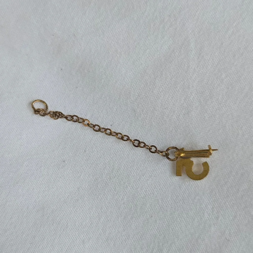VTG‎ 15 Tie Pin Quincinera Gold Safety Chain Anniversary Service Award Unbranded